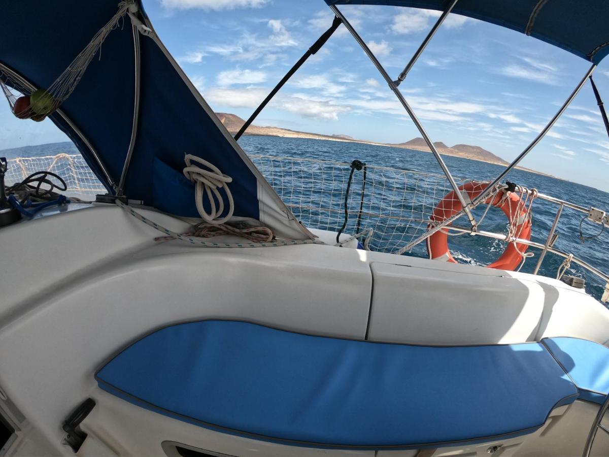 Magnifico Barco En La Graciosa 호텔 칼레타 데 세보 외부 사진