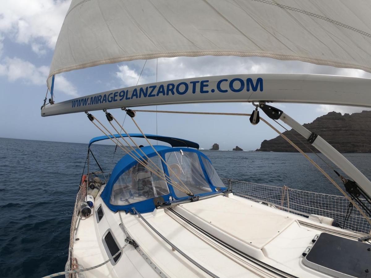 Magnifico Barco En La Graciosa 호텔 칼레타 데 세보 외부 사진