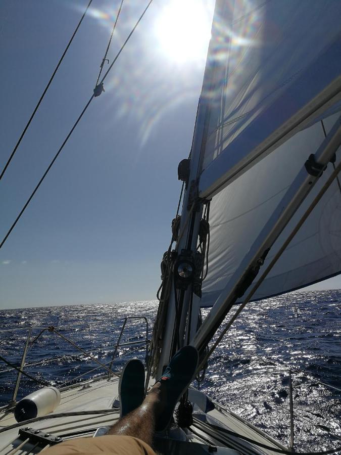 Magnifico Barco En La Graciosa 호텔 칼레타 데 세보 외부 사진