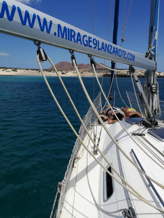 Magnifico Barco En La Graciosa 호텔 칼레타 데 세보 외부 사진