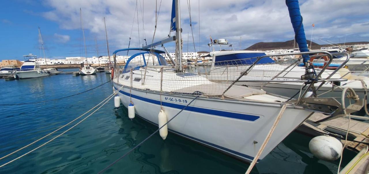Magnifico Barco En La Graciosa 호텔 칼레타 데 세보 외부 사진