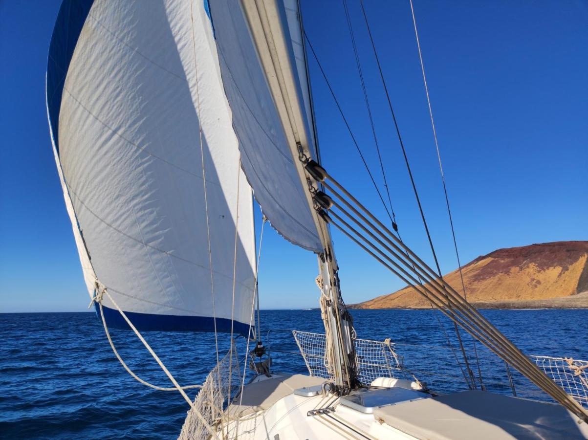 Magnifico Barco En La Graciosa 호텔 칼레타 데 세보 외부 사진
